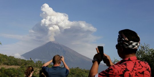 Sabtu pagi, debu vulkanik Gunung Agung tak terpantau citra satelit