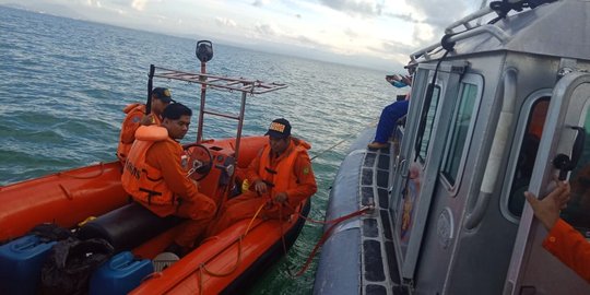 Tim SAR temukan barang milik korban tabrakan speedboat di laut Sebatik