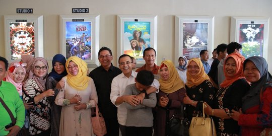 Bupati Anas nonton bareng Film Kulari ke Pantai