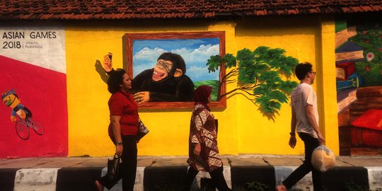 Warna-warni mural tiga dimensi di Jatinegara