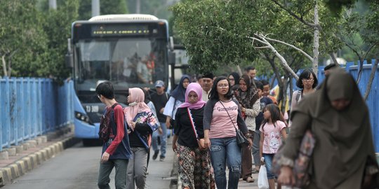 Minimnya fasilitas halte Transjakarta di Terminal Blok M ancam keselamatan penumpang