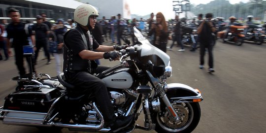 Gaya Ketua MPR naik moge