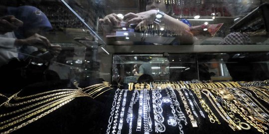 Awal pekan, harga emas naik tipis menjadi Rp 649.000 per gram