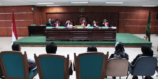 Kasus suap, pimpinan DPRD Lampung Tengah Natalius Sinaga didakwa terima Rp 9,6 M