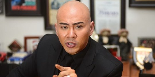 Wanita penyebar gosip ini menangis dan minta maaf pada Deddy Corbuzier