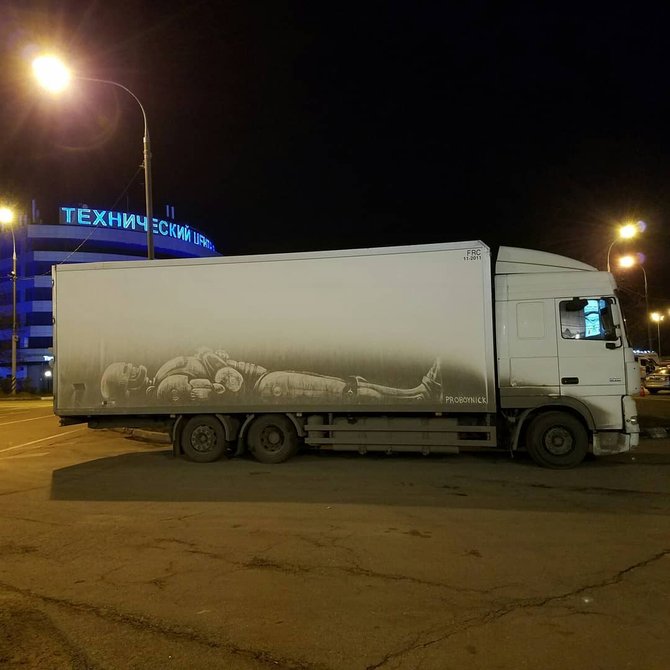Seniman Rusia ini isengi kendaraan-kendaraan kotor dengan cara paling kreatif Seniman Rusia ini isengi kendaraan-kendaraan kotor dengan cara paling kreatif seniman rusia paling kreatif kotor kendaraankendaraan isengi ini dengan cara