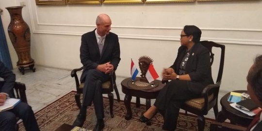 Bertemu Menlu Belanda, Menlu Retno bahas diskriminasi kelapa sawit