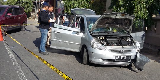 Polisi tembak mobil jazz mencurigakan