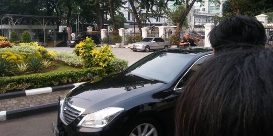 Naik mobil dinas, Airlangga Hartarto langsung ngacir usai bertemu JK