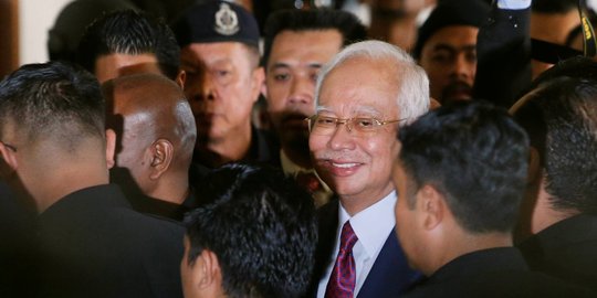 Senyum semringah Najib Razak jalani sidang dakwaan