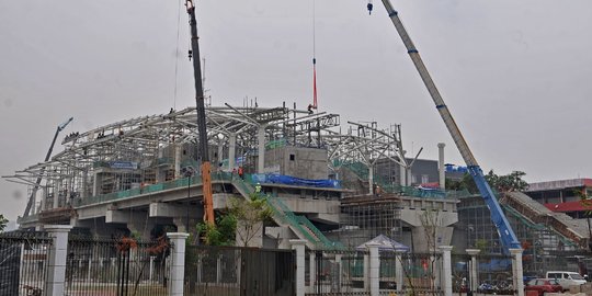 Memantau progres pembangunan stasiun LRT Kelapa Gading-Velodrome