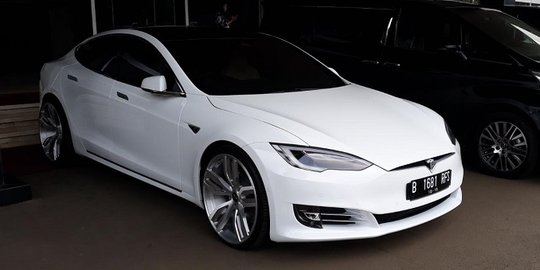 Cerita Bamsoet kesengsem mobil listrik, pilih merek Tesla