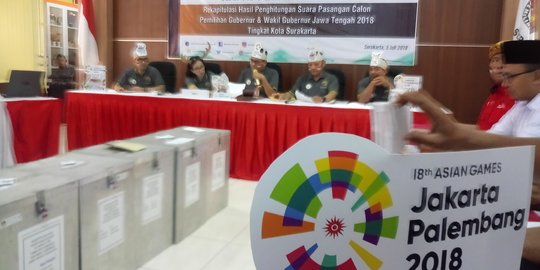 Rapat pleno, anggota KPU Solo kenakan kostum Asian Games 2018