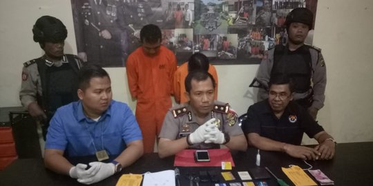 Modus ganjal kartu di mesin ATM, sepasang kekasih di Bali ditangkap polisi