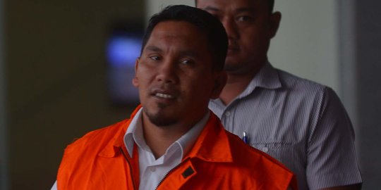 Kenakan rompi oranye, Bupati Bener Meriah Ahmadi resmi ditahan KPK