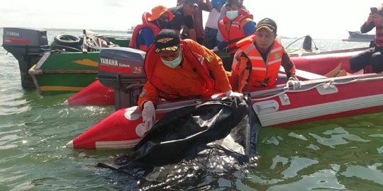 ABK MV Intan Daya yang tercebur ke laut Balikpapan saat lepas jangkar ditemukan tewas