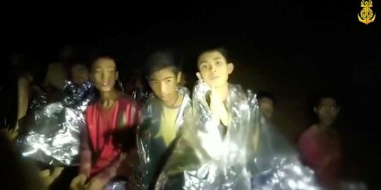 Cerita mengharukan di balik terperangkapnya tim sepak bola Thailand di gua