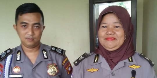 Wara wiri depan pintu masuk Polda Kalbar, ibu ini diamankan polisi