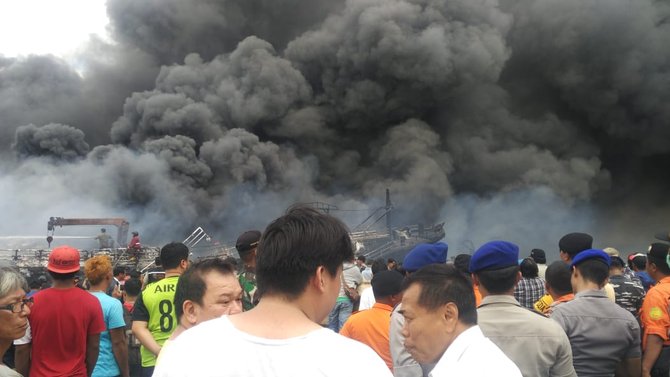 39 kapal ikan terbakar di pelabuhan benoa bali