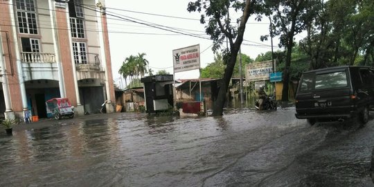 Hujan deras di Medan, sejumlah ruas jalan dan hunian warga tergenang air