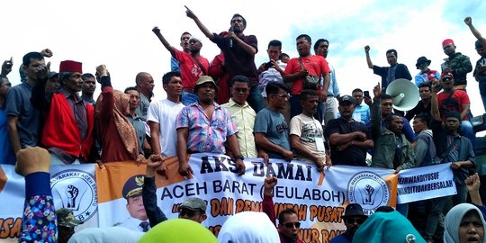 Demo di Masjid Raya Baiturrahman, warga Aceh minta KPK lepas Irwandi