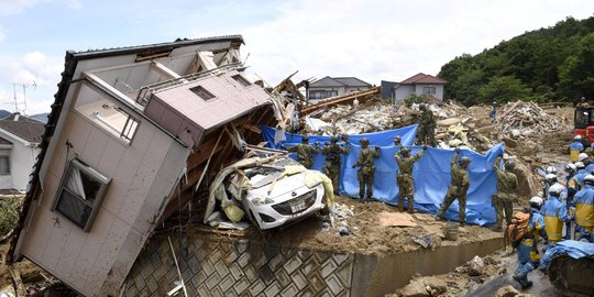 Porak-poranda Jepang usai diterjang banjir yang tewaskan ratusan orang