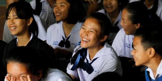 Sorak-sorai sambut kabar bocah Thailand selamat keluar dari gua