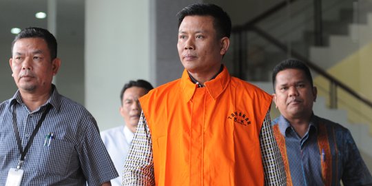 KPK resmi menahan mantan anggota DPRD Sumut Muslim Simbolon