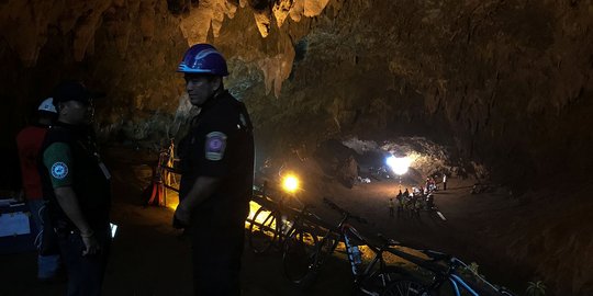 Empat lagi bocah Thailand dikeluarkan dari gua, operasi penyelamatan ditunda