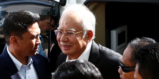Pendukung Najib Razak sumbang uang dan gelang emas buat bayar jaminan bebas bersyarat