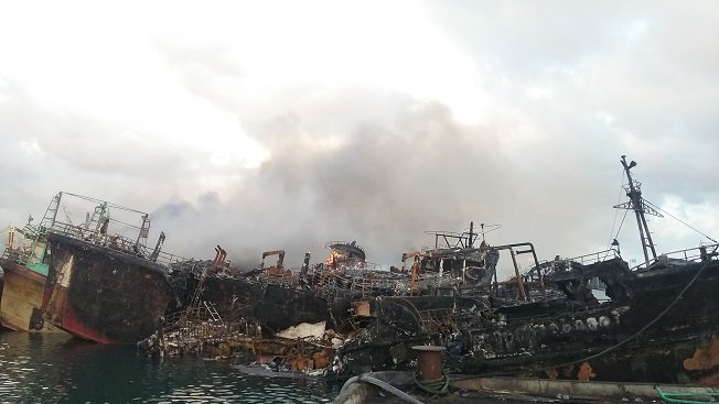 kapal ikan terbakar di benoa bali