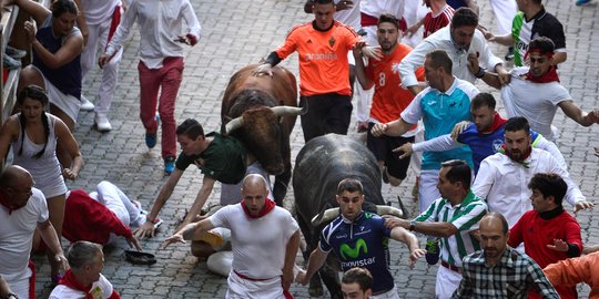 Jatuh bangun hindari keganasan banteng Festival San Fermin