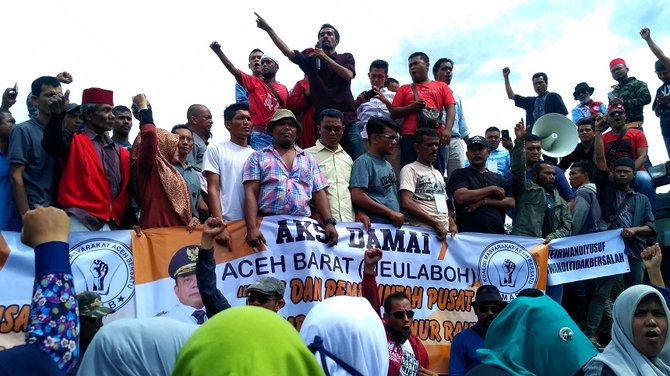 demo warga aceh minta kpk lepas irwandi