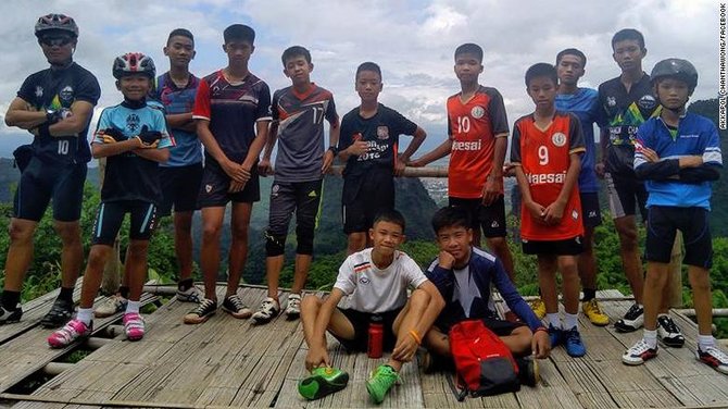 tim sepak bola remaja thailand hilang dalam gua