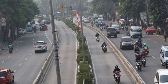 Potret mental buruk pengendara lintasi jalur busway meski jalanan lengang