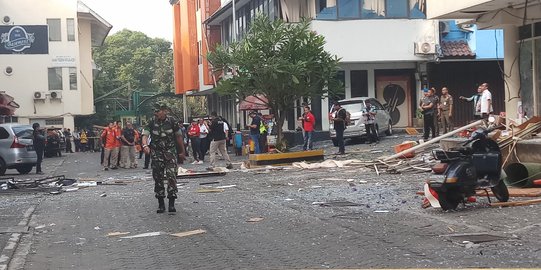 Ledakan di Grand Wijaya Center, 2 ruko dan 2 mobil rusak