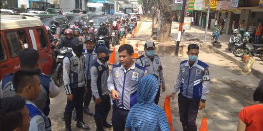 Ancam lapak usaha, pedagang tolak penutupan areal parkir di Palembang