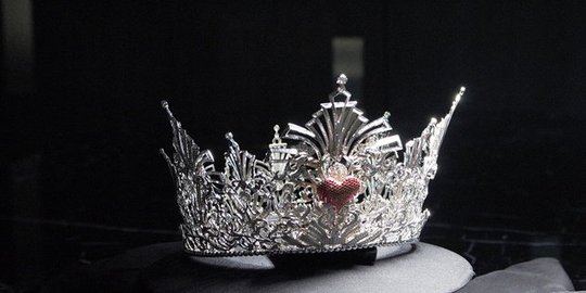 Ajang miss grand Indonesia, beginilah tampilan mahkota 3 miliarnya