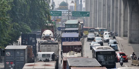 Semrawut kemacetan truk kontainer di Tanjung Priok