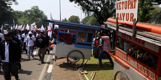 PKL sate taichan sekitar GBK akan dipindah ke golf Senayan hingga halaman Kemendikbud