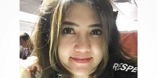 Beginilah gaya sporty Via Vallen saat menonton piala dunia