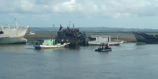 Polisi olah TKP kebakaran di Pelabuhan Benoa