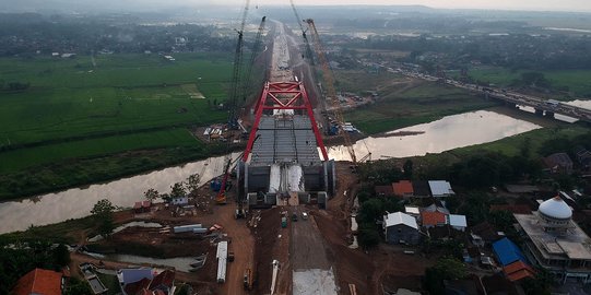 Jembatan Kali Kuto di ruas tol Trans Jawa terputus