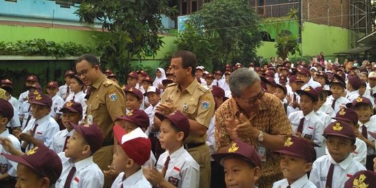 Beri izin PNS antar anak sekolah, Anies sebut ingin 'family friendly'