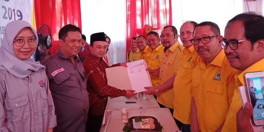 Daftarkan 120 Bacalegnya ke KPU, Golkar Jatim berharap 'Khofifah effect'