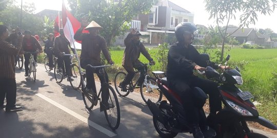 Dipimpin Hadi Rudyatmo, 45 caleg PDIP Solo naik sepeda onthel daftar ke KPU