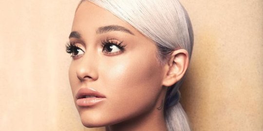 Ariana Grande rilis single terbaru, ini tampilan gogglesnya