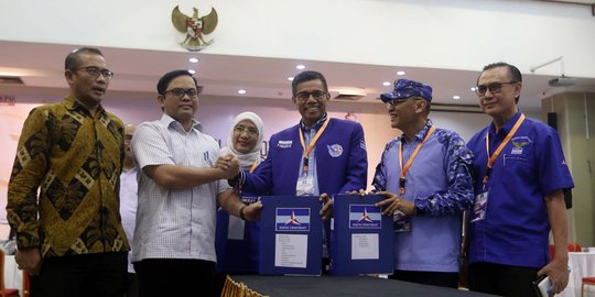 Didampingi Pramono Edhie, Sekjen Demokrat daftar bakal calon legislatif di KPU