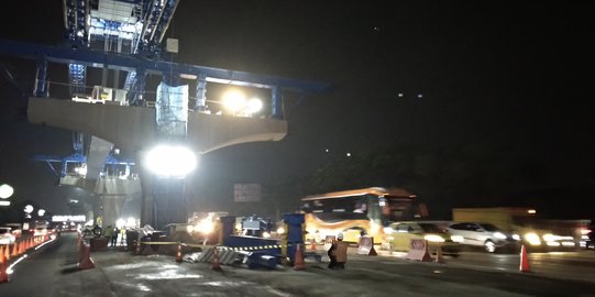 2 Lajur di KM 18 Tol Cikampek ditutup selama pemasangan box girder