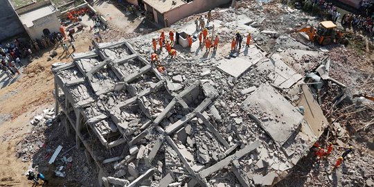 Gedung 6 lantai di India runtuh, 2 orang tewas